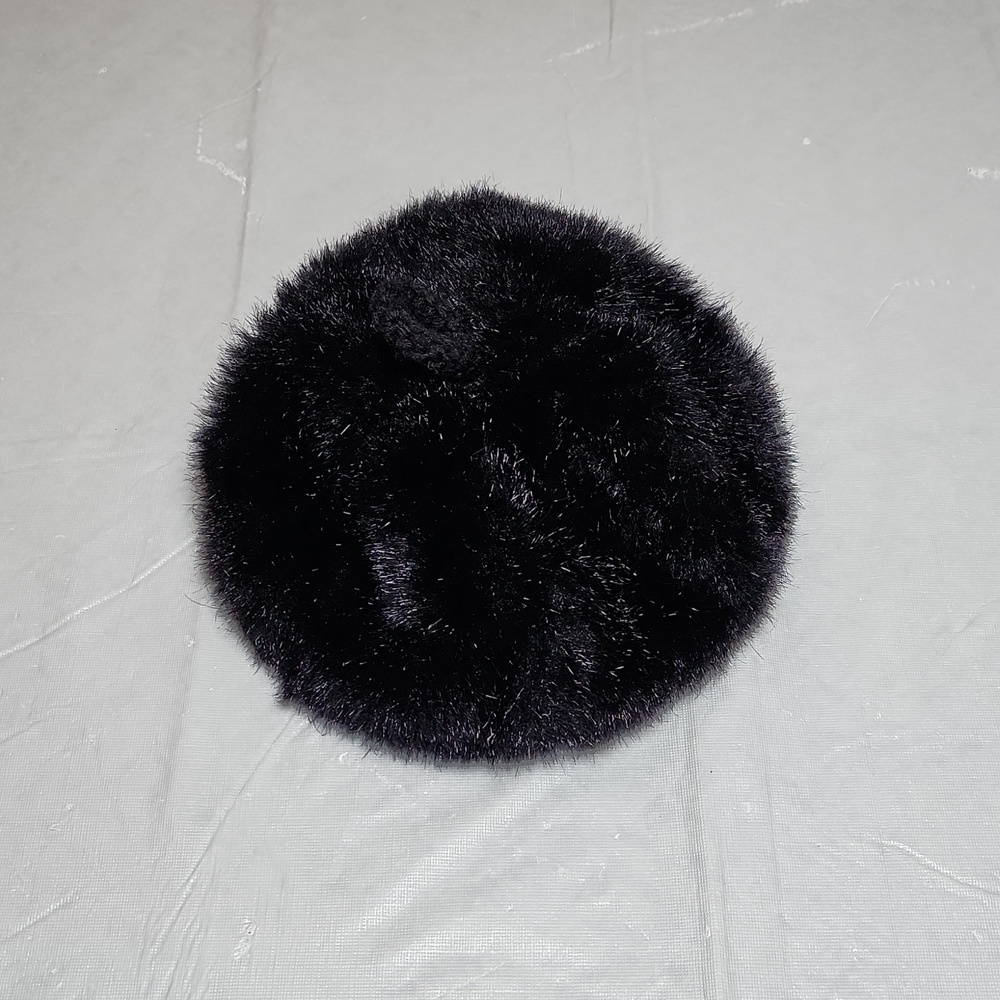 Round faux fur Style hat